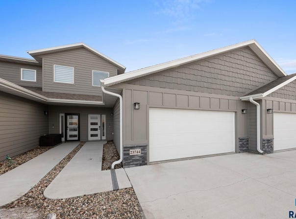 23744 461A Ave, Wentworth, SD 57075