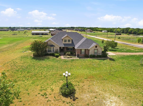 101 Cheyenne Trail, Trenton, TX 75490