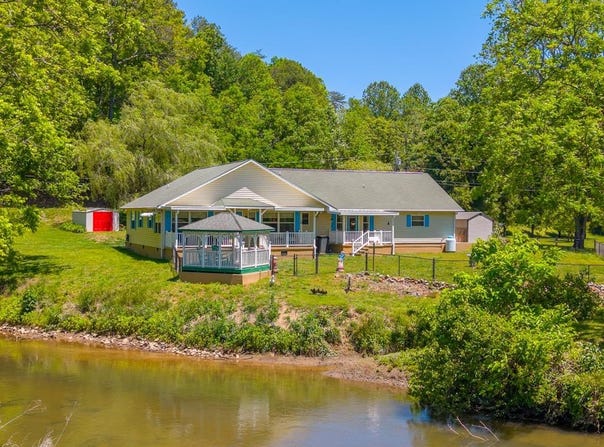 1003 Pete Mccoy Rd, Franklin, NC 28734