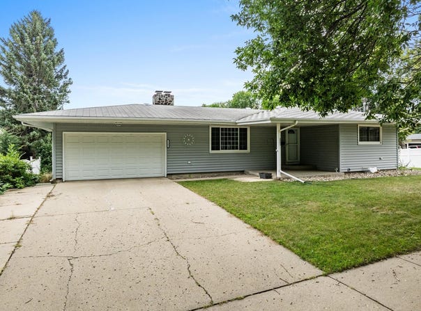 2205 8TH AVE, Minot, ND 58703