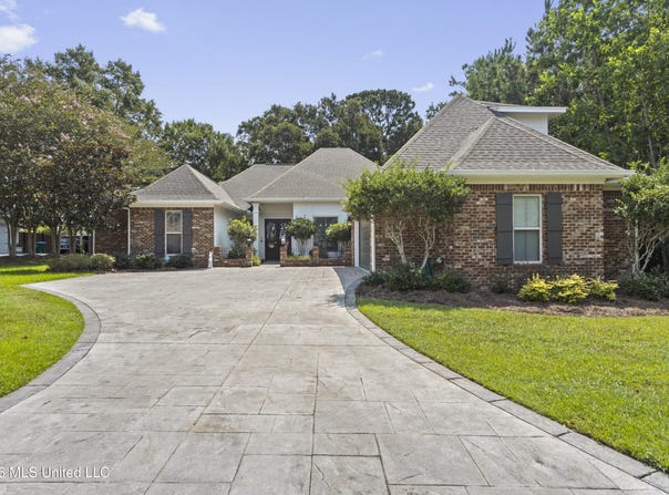 5496 Chalone Place, Ocean Springs, MS 39564