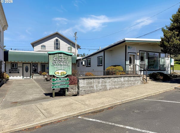 624 FLEET St, Brookings, OR 97415