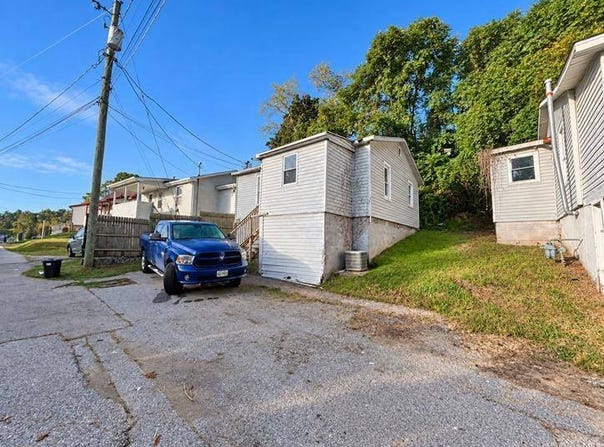 4 Brawley Road, Charleston, WV 25314