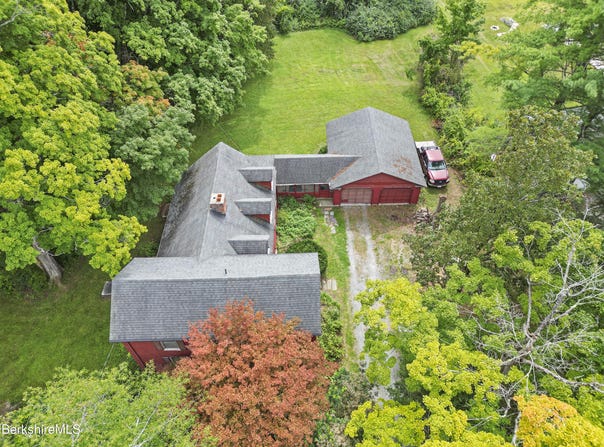 445 Devon Rd, Lee, MA 01238