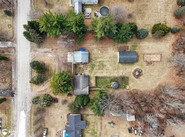 494 W Barnes Lake Road, Columbiaville, MI 48421