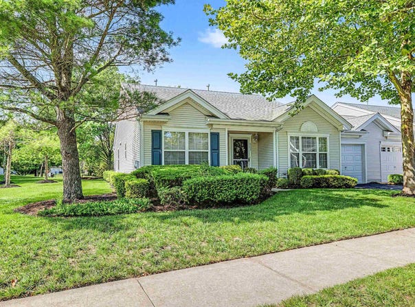 663 E Chancery Ln, Galloway Township, NJ 08205