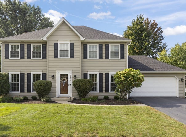 2042 Richton Drive, Wheaton, IL 60189
