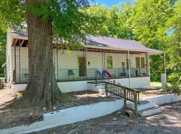 207 Tunstall Avenue, Blackstone, VA 23824