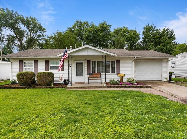 1003 E Fairview Drive, Tuscola, IL 61953