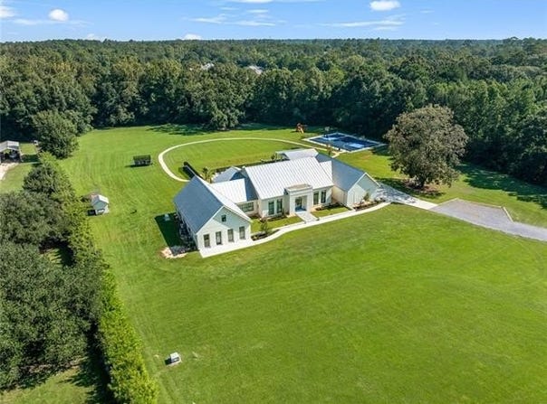 230 DUMMYLINE Road, Madisonville, LA 70447