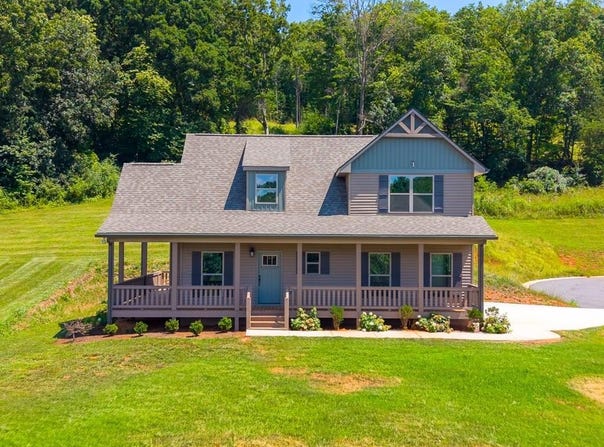 50 Fairview St, Franklin, NC 28734