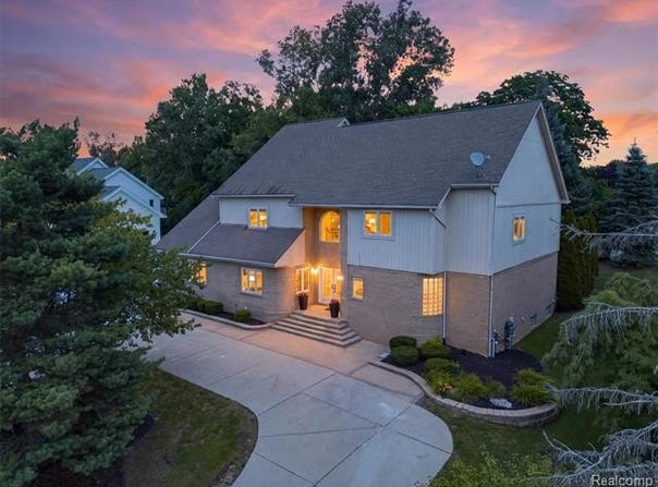 5593 Warrenshire Drive, West Bloomfield Twp, MI 48322