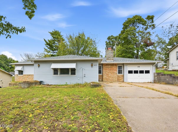 410 E Glenview Place, Neosho, MO 64850