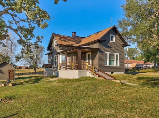 815 E Dade 202, Everton, MO 65646