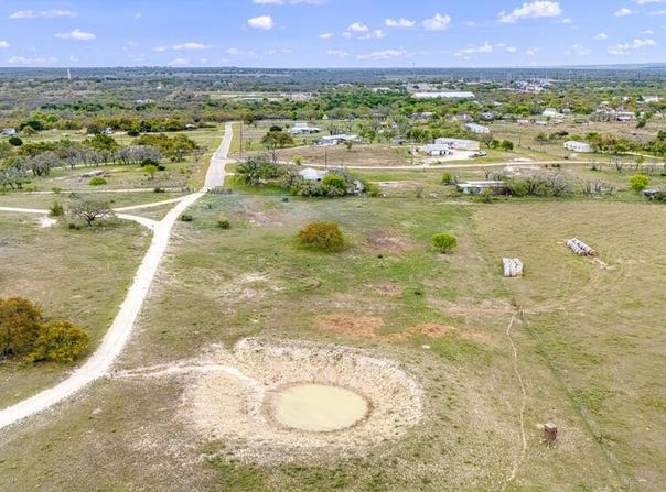 460 E Reeves Lane, Harper, TX 78631