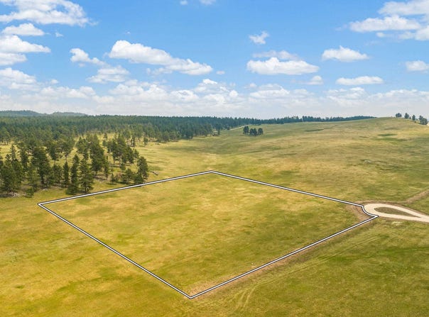 War Bonnet Road, Custer, SD 57730