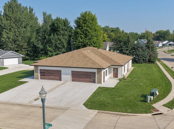3102 Spruce Court, Unit B, Spirit Lake, IA 51360