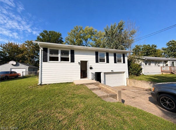 3086 Solar Drive NW, Warren, OH 44485
