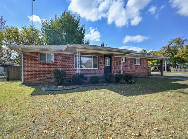 101 Eighth St, Mena, AR 71953