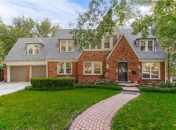 6821 Brookside Road, Kansas City, MO 64113