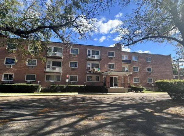 8541 N Lotus Avenue, Skokie, IL 60077