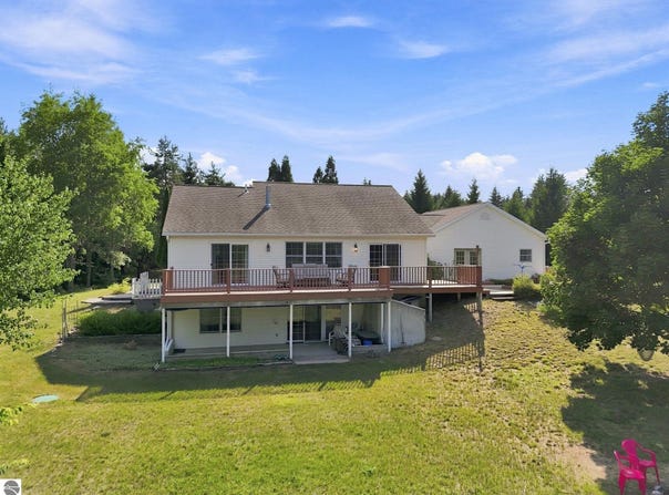 3854 W 18 Road, Mesick, MI 49688
