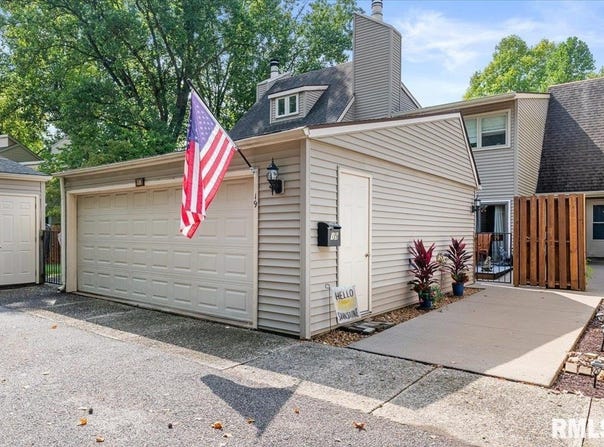 19 COUNTRY Place, Springfield, IL 62703