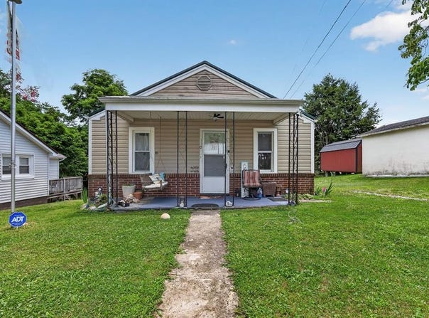 110 Wolfe Ave, Marion, VA 24354