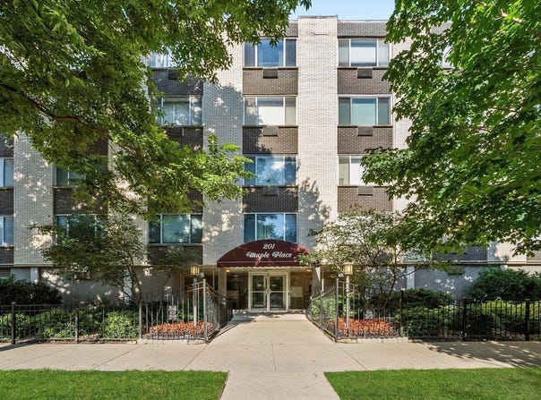 201 S Maple Avenue, Oak Park, IL 60302