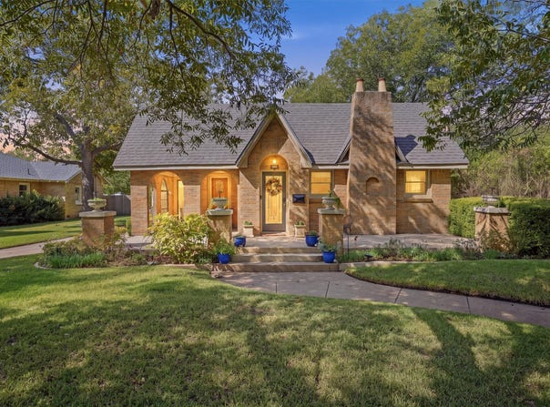 704 Forrest Avenue, Cleburne, TX 76033