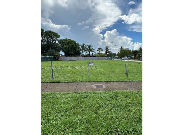 16240 NW 38th Pl, Miami Gardens, FL 33054