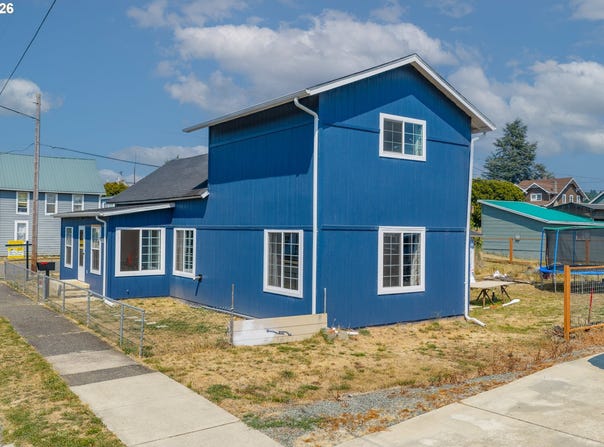 603 4TH St, MyrtlePoint, OR 97458