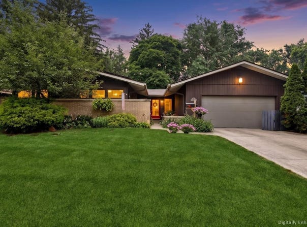 125 N Park Boulevard, Glen Ellyn, IL 60137