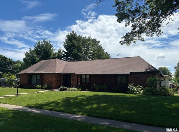 90 PINEHURST Drive, Springfield, IL 62704