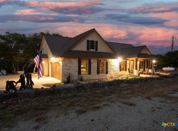 824 Shelly Drive, Canyon Lake, TX 78133