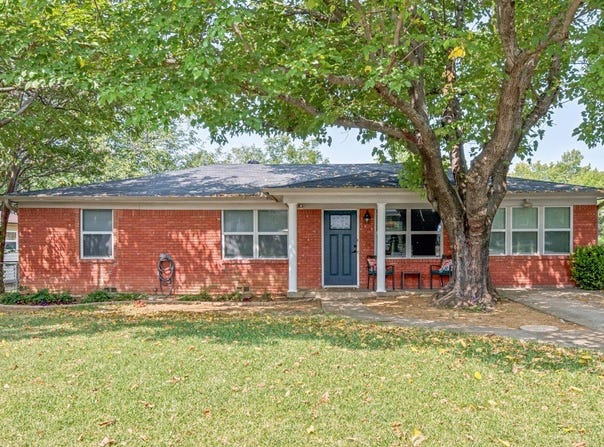1009 Zelda Drive, Hurst, TX 76053