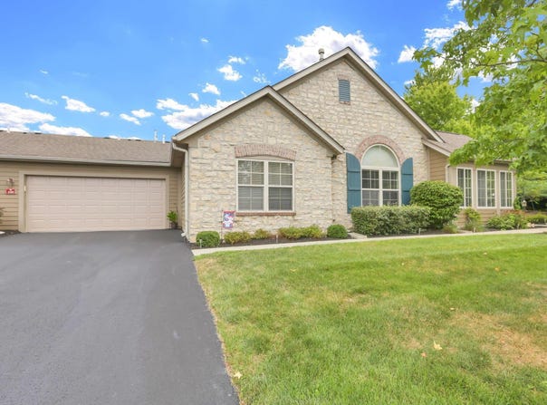 100 Stonegate Drive, Pataskala, OH 43062