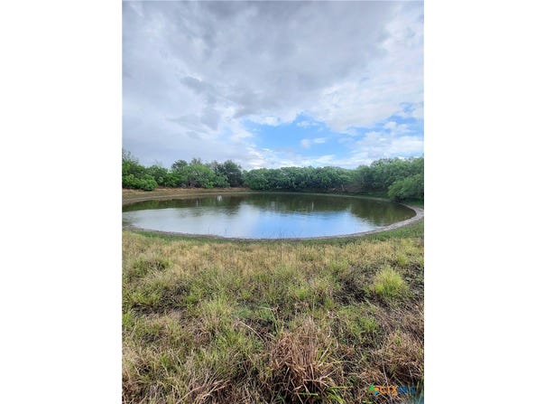 1060 Fox Lane, Lockhart, TX 78644