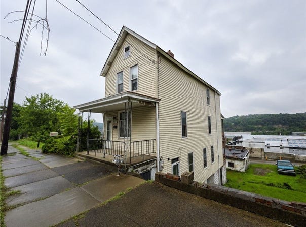 214 Thompson Ave, Donora, PA 15033