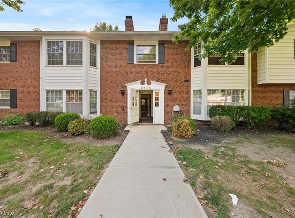 2876 Pease Drive, Rocky River, OH 44116