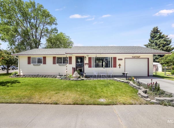 1545 N 14th E, Mountain Home, ID 83647
