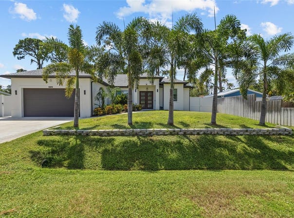 4722 NEPTUNE Road, VENICE, FL 34293