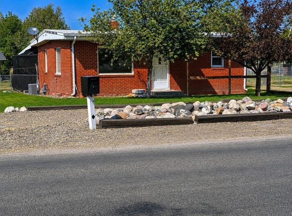 1947 E 4th Ave, Twin Falls, ID 83301-3301