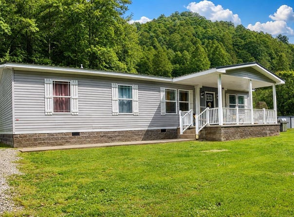 458 Justice Branch, Dana, KY 41615