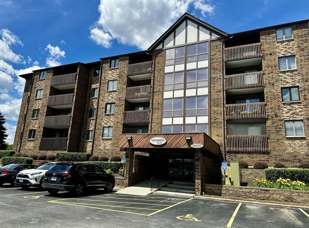 10420 Circle Drive, Oak Lawn, IL 60453