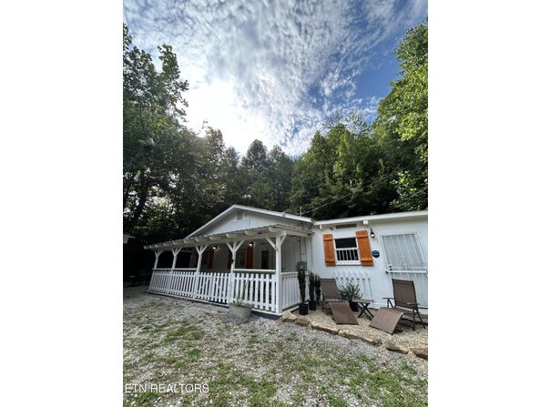 222 Stinking Creek Rd, LaFollette, TN 37766