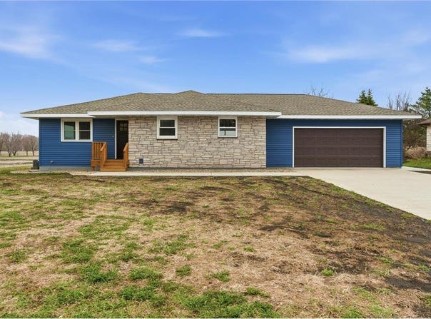 409 4th Avenue SE, Mapleton, MN 56065
