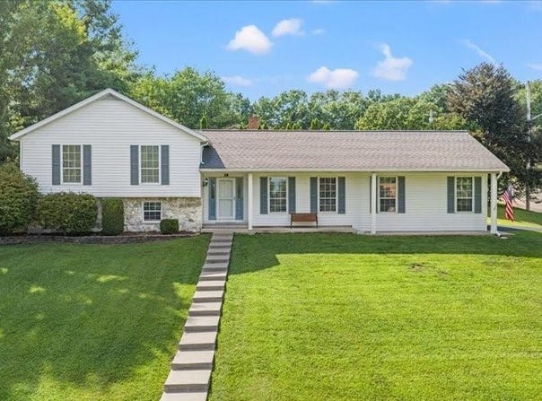 16 Governeurs Lane, ENDICOTT, NY 13760