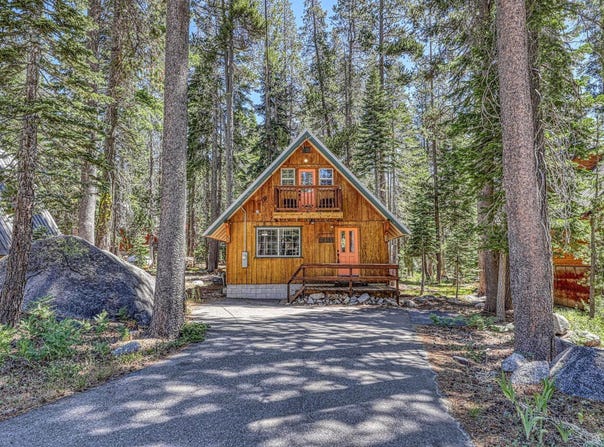 10185 Juniper Way, Soda Springs, CA 95728