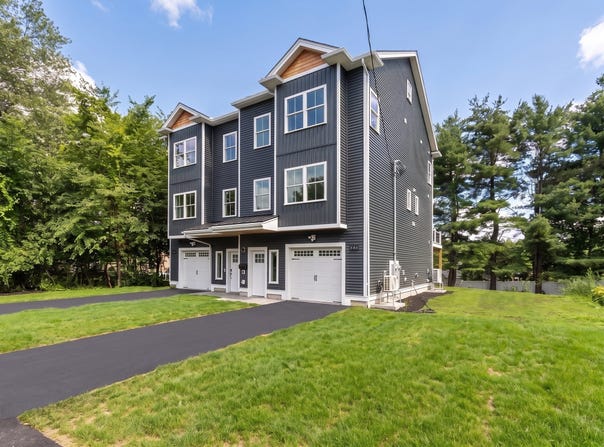 65 Dunstable Rd, Chelmsford, MA 01863